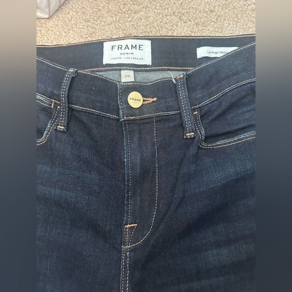 Frame Denim Le High Skinny Outseam Slit
in Dark Denim size 26 - Picture 8 of 13